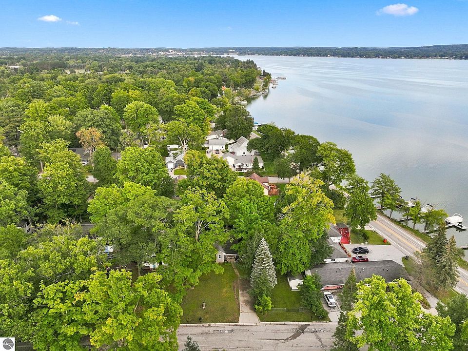 1st image of 116 Huron Pl