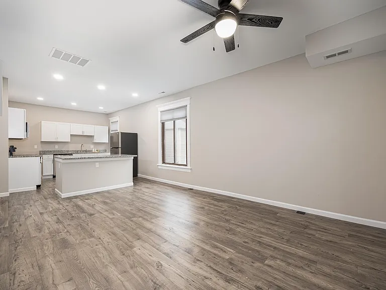 737 Franklin Ave #8 — Photo 19
