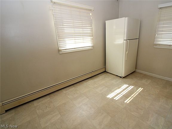 4th image of 654 Poplar St