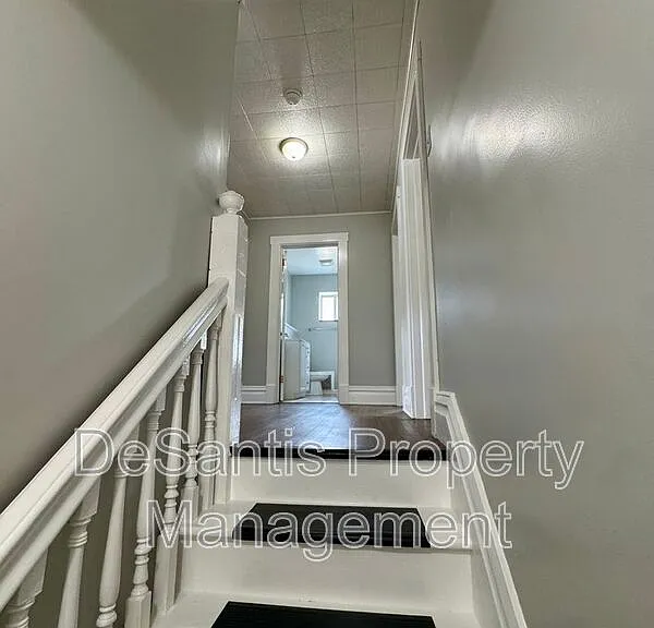 227 5th Ave #2 — Photo 10