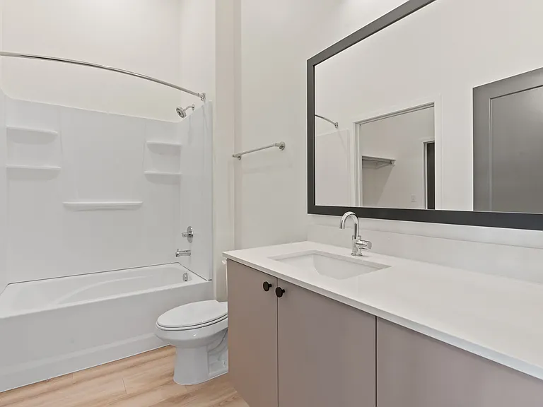 800 E 620 S — Photo 128
