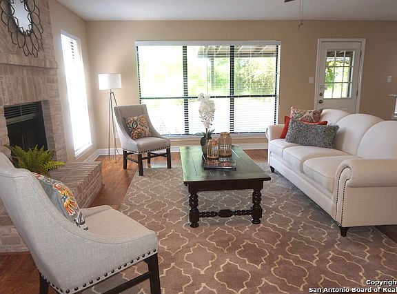 4th image of 10878 Lake Path Dr
