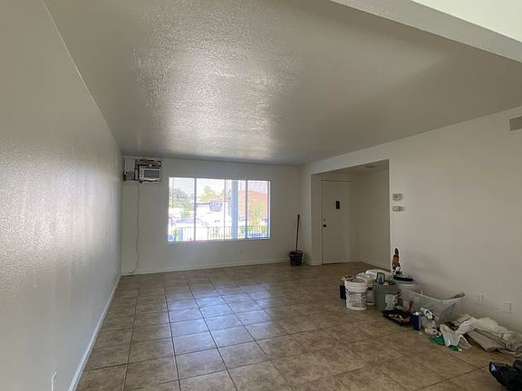 4th image of 2561 E Terrace St