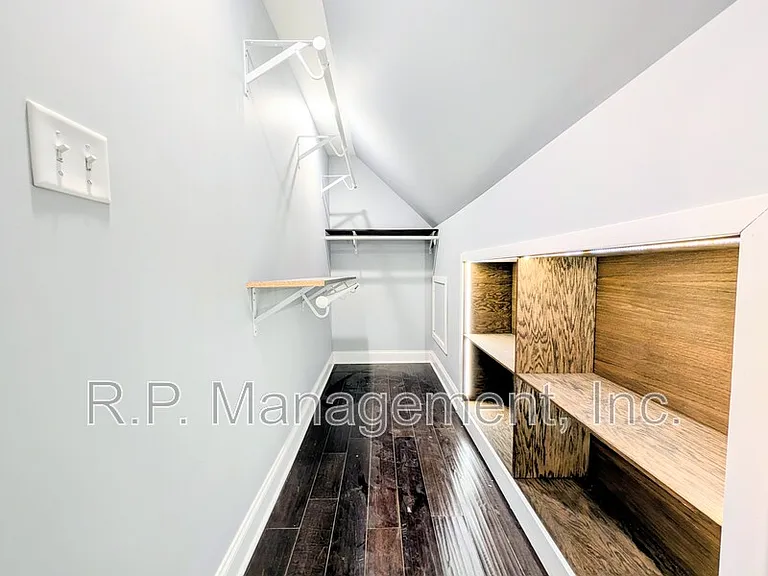 636 Gotzian St — Photo 14