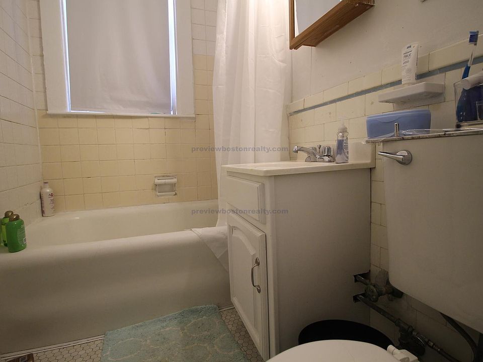 2nd image of 1630 Commonwealth Ave #Lr10