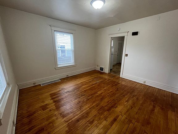 2nd image of 327 S Gardiner Ave APT 1