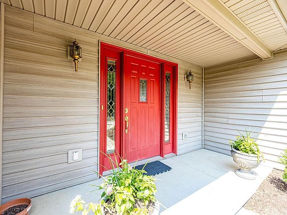 3rd image of 502 White Oak Dr