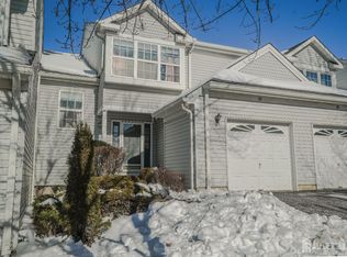 33 Vandeventer Ct, Sayreville, NJ