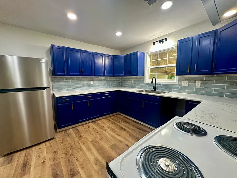 10052 W Camp St — Photo 5