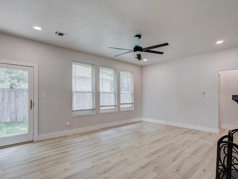 3948 Overlake Dr — Photo 7
