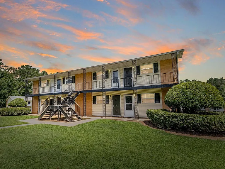 Premier Club Living Apartments in Union City, GA | Spacious Pet-Friendly Apartments Near I-85 — Photo 25