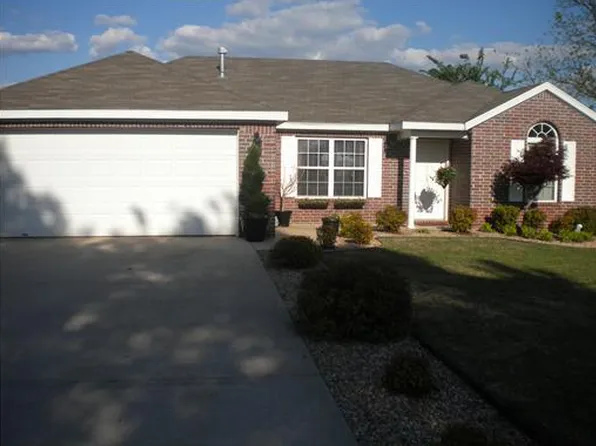 916 Zachary St, Centerton, AR 72719