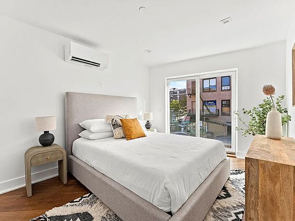 5th image of 553 W 182nd St #2F