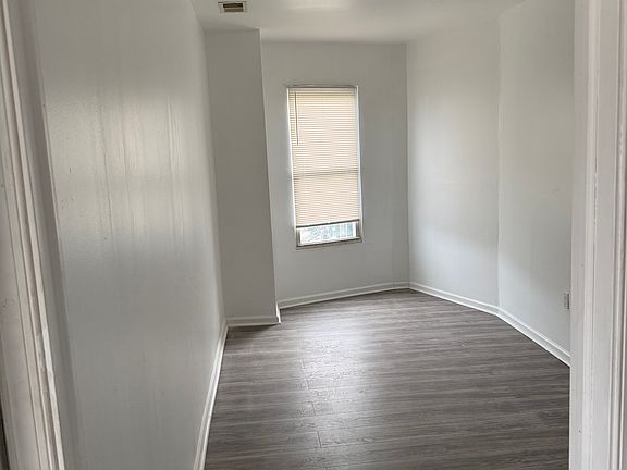 3rd image of 1420 W Susquehanna Ave #C