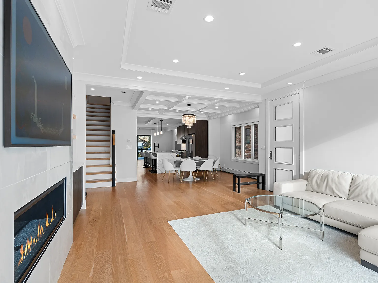 4 bed, 3.5 bath, 4428 sqft, $6,500 — Photo 3
