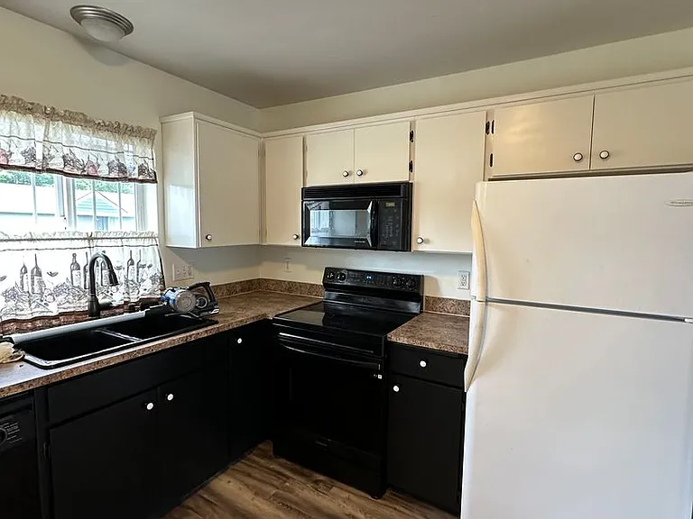 5705 Graham Ave #B — Photo 6