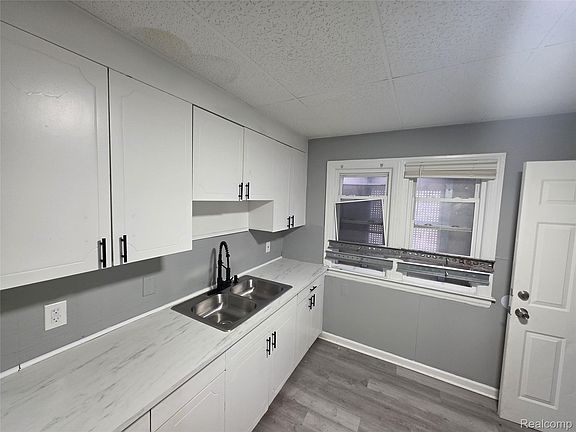 5th image of 5202 Devonshire Rd