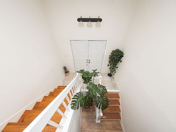 5th image of 92 Brook St