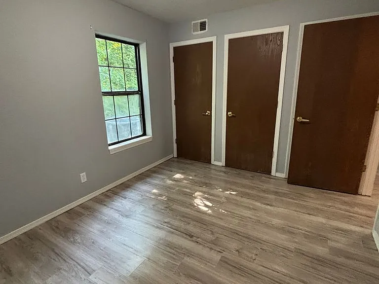 1450 Herschend Ln — Photo 12