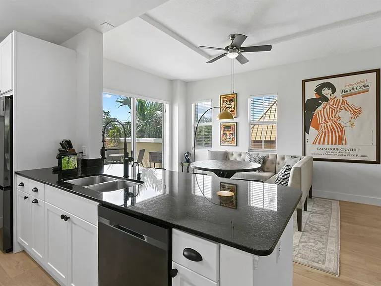 3940 N Flagler Dr #206 — Photo 11