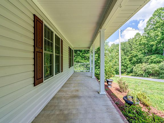 4th image of 186 Marion Oaks Dr