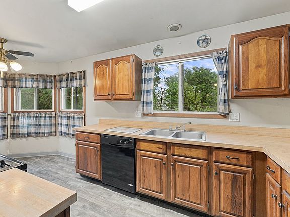 5th image of 1132 Evergreen Dr