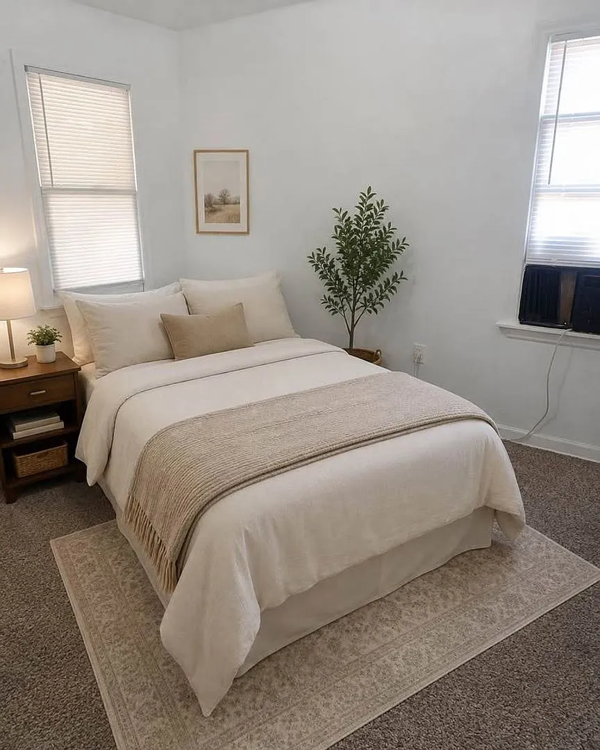 3-Beds / 1-Bath House — Photo 3