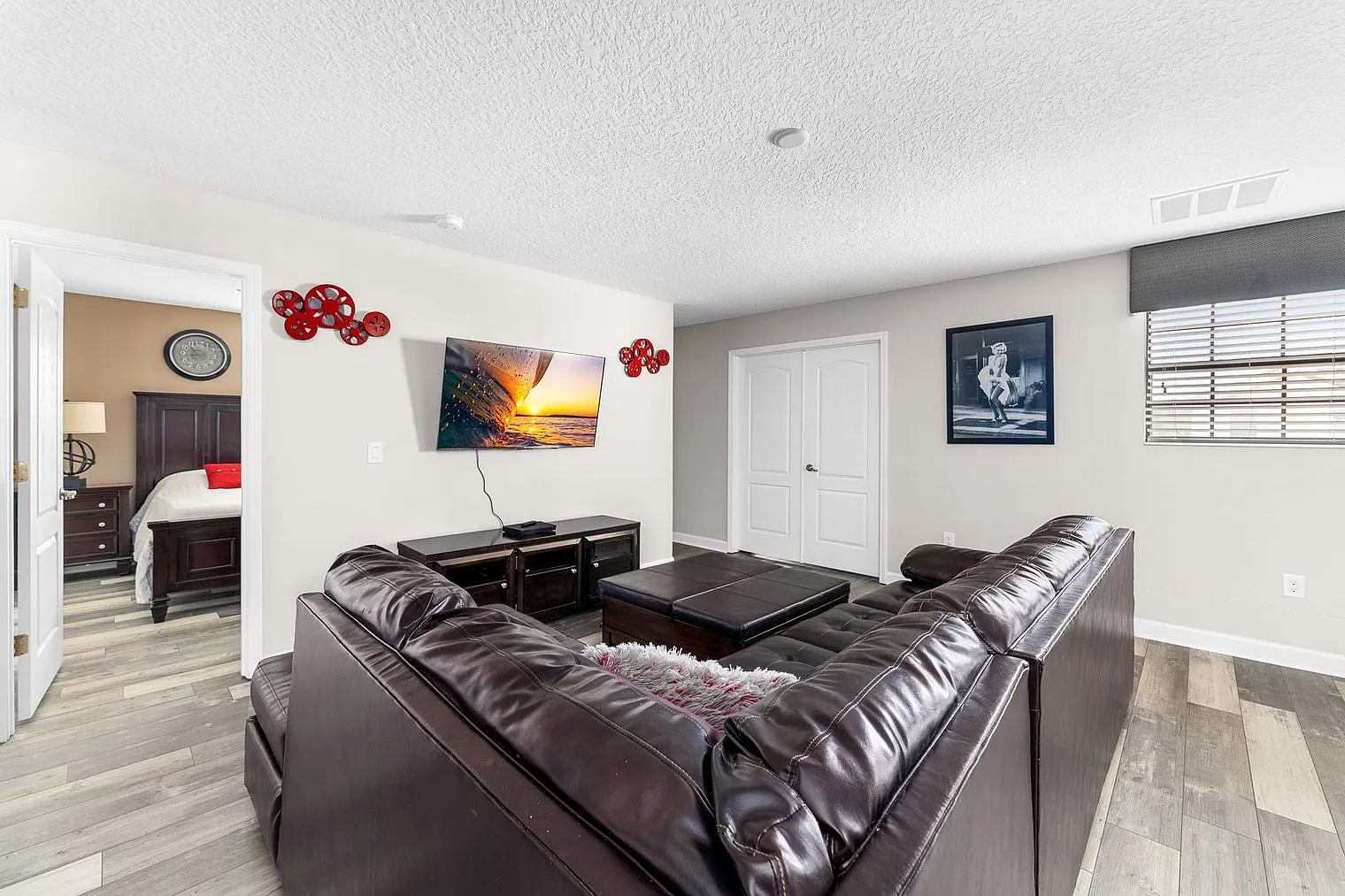 9 bed, 5.0 bath, 3907 sqft, $10,683 — Photo 1