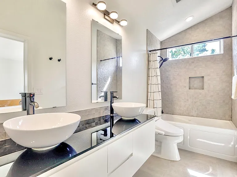 1654 Wyndham Dr — Photo 23