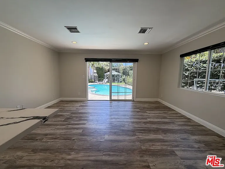 4747 Cartwright Ave — Photo 30