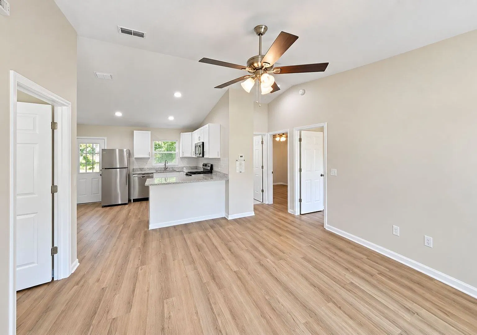 Brand New 3 Bedroom, 2 Bath Home Dunnellon — Photo 3