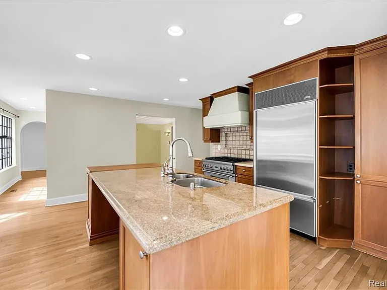 455 Linden Rd — Photo 20