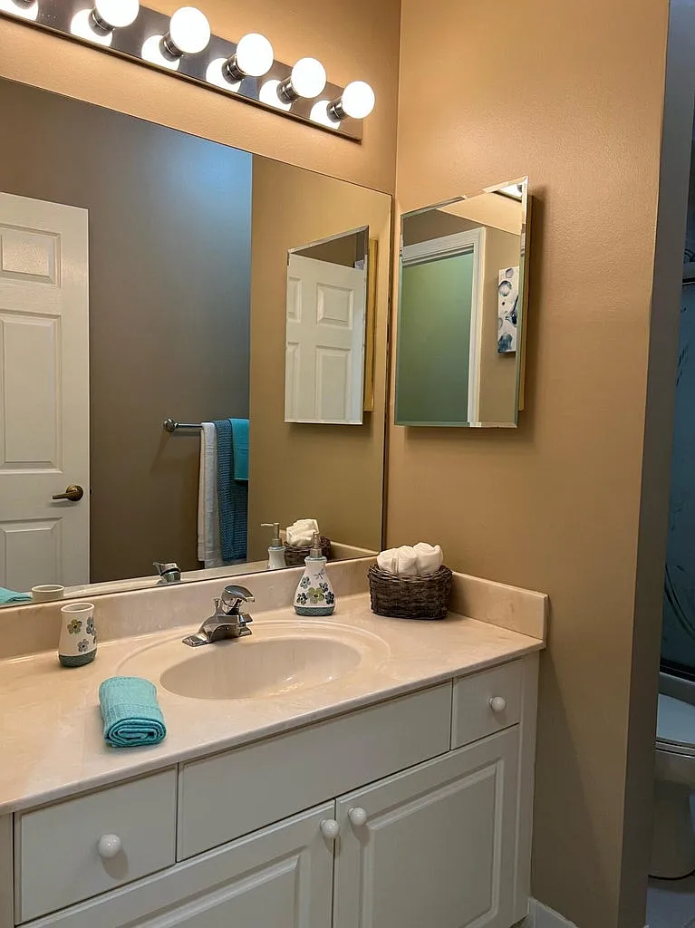 3 bed, 1317 sqft, $3,200 — Photo 2