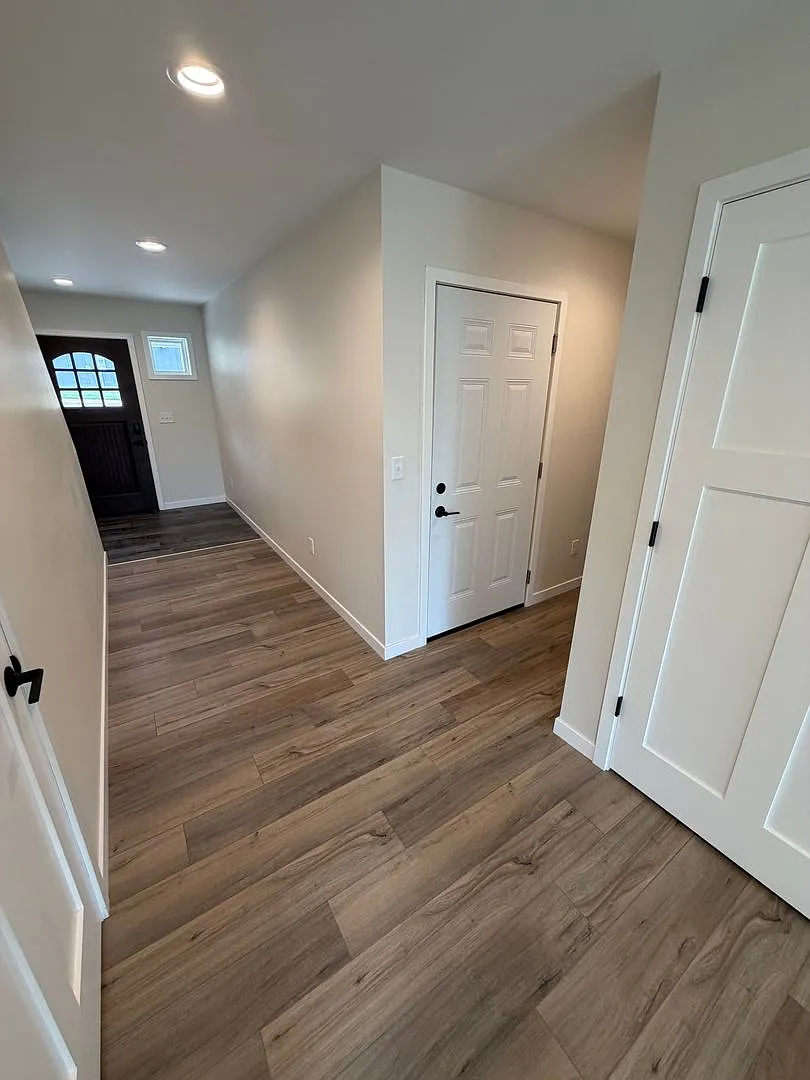 Available Now Brand New Build 3 Bed 2.5 Bathrooms — Photo 2