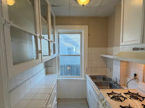 328-336 5th St, 328-336 5th St #328-1, Fall River, MA 02721