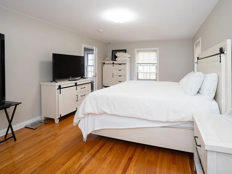 2401 E Brocker Rd — Photo 19