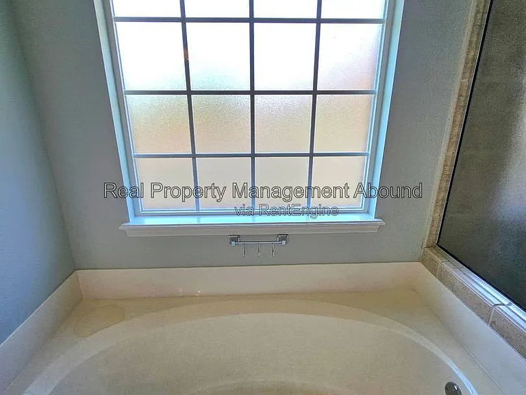 809 W Granger St — Photo 24
