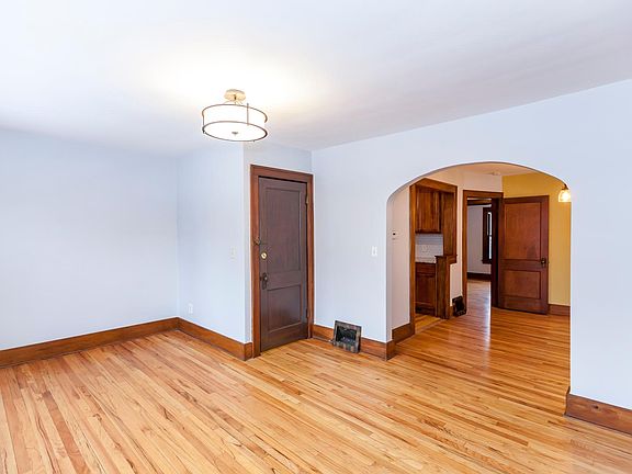 5th image of 913 W Liberty St #2