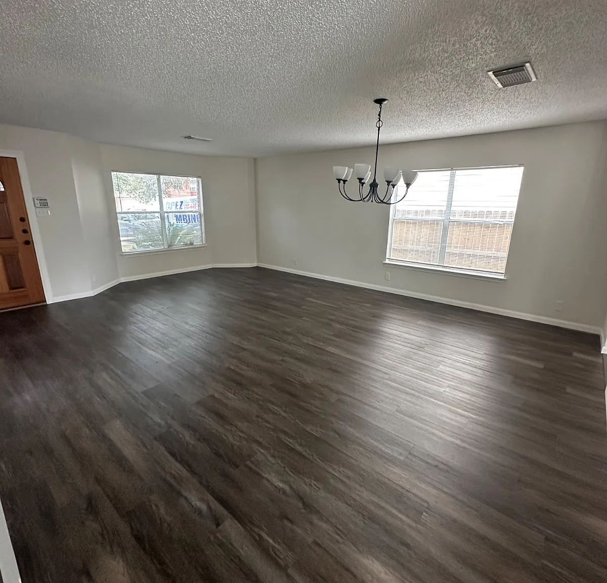 4 bed, 2.5 bath, 2278 sqft, $2,000 — Photo 3