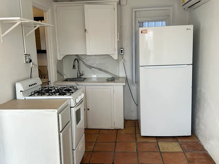 470 S Foch St #3 — Photo 2