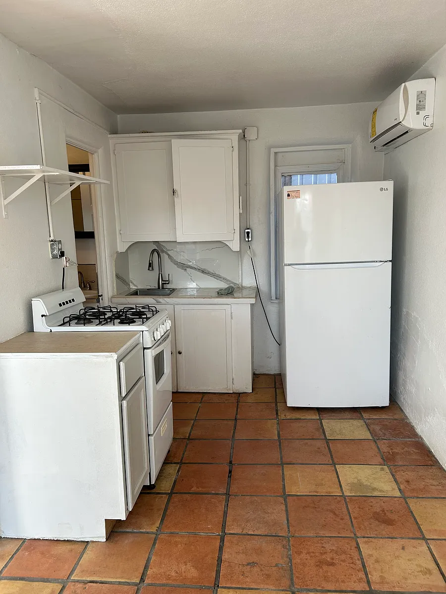 Building Photo - 470 S Foch St #3