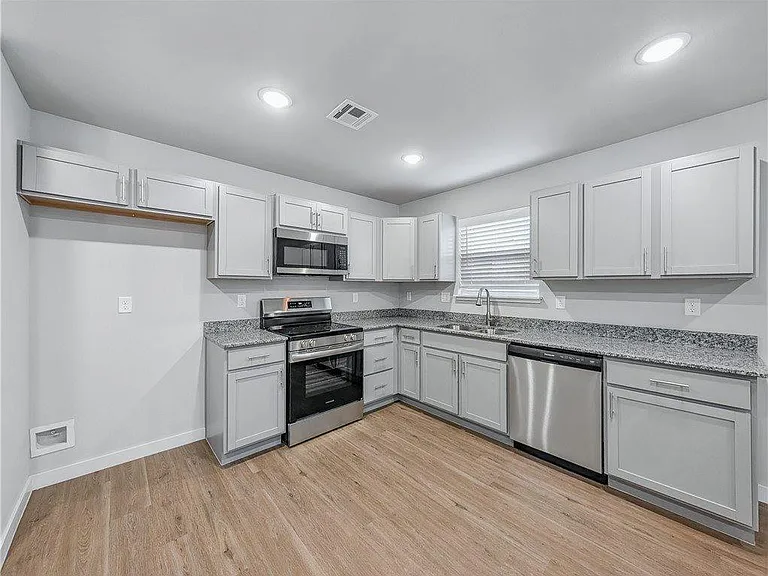 6402 NW Kathleen St — Photo 4