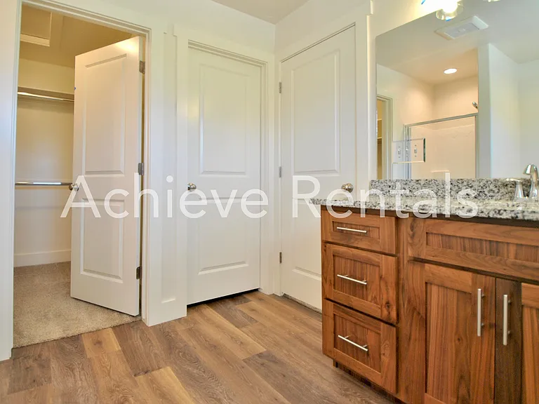 2038 N 380 E — Photo 8