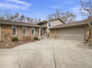 9000 Chestnut Ln, Munster, IN 46321