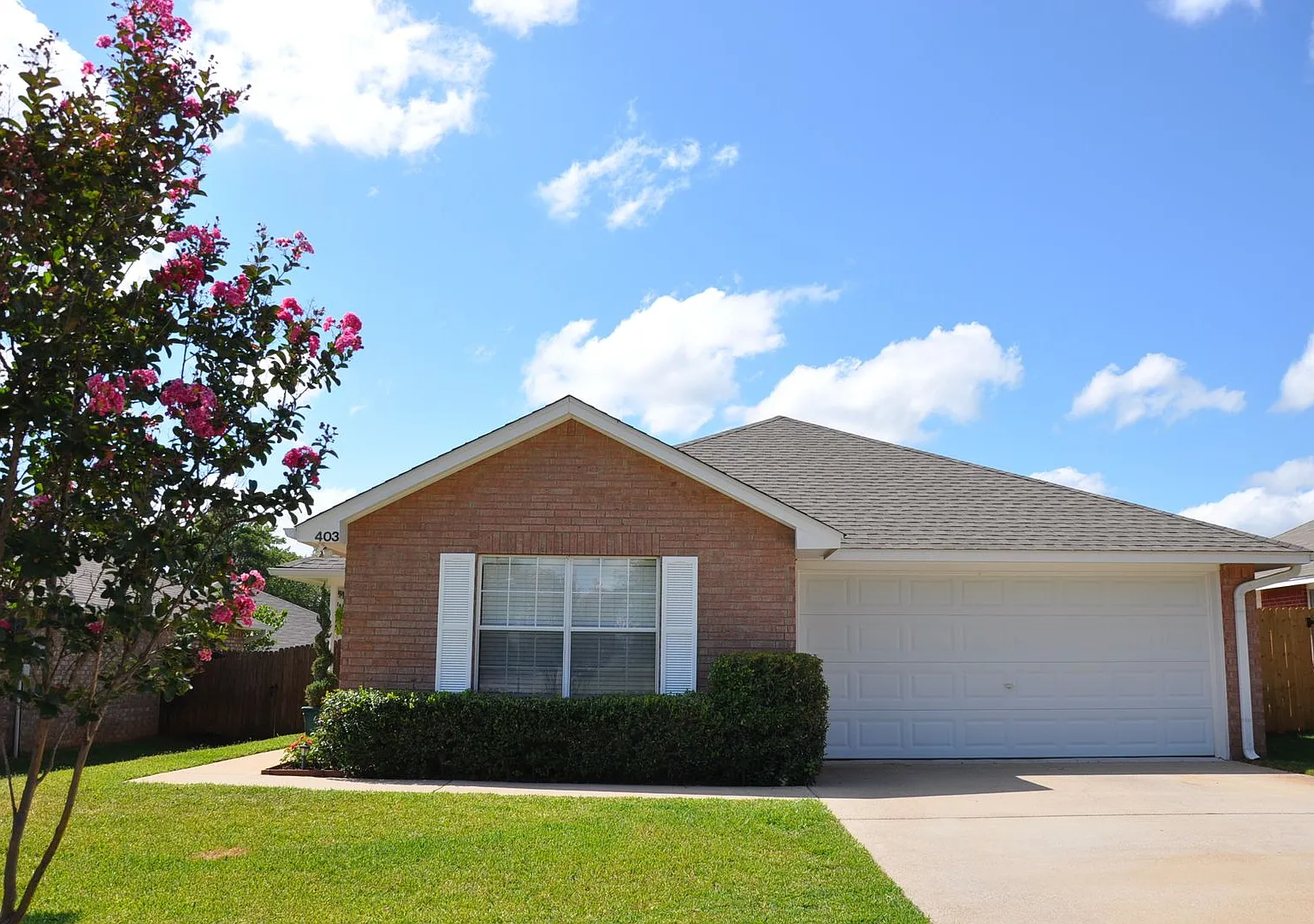Beautiful 2/2/2 Home in Whitehouse ISD! — Photo 1