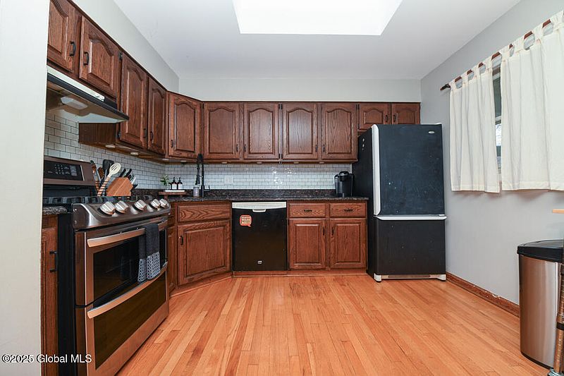 3rd image of 21 Crestwood Drive
