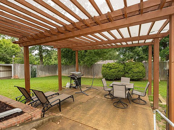 2nd image of 2029 Montrose Dr