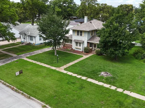1032 H St, Geneva, NE 68361