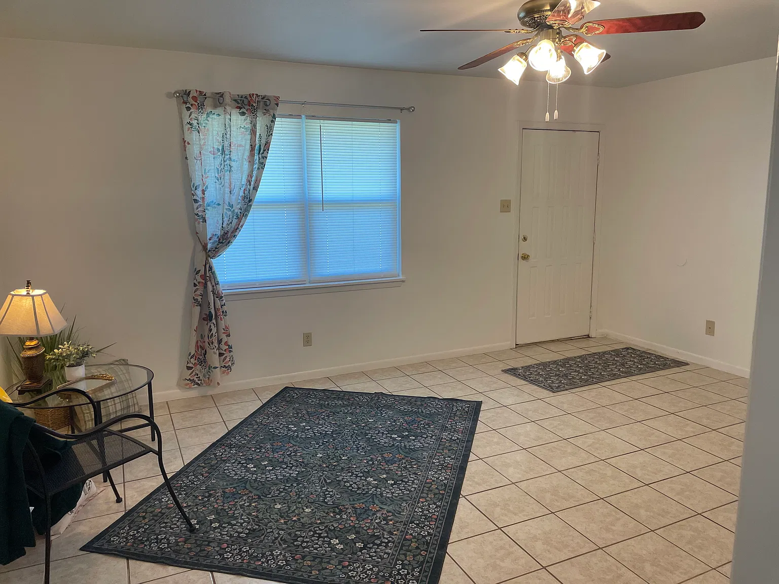 2 bed, 1100 sqft, $1,300 — Photo 3
