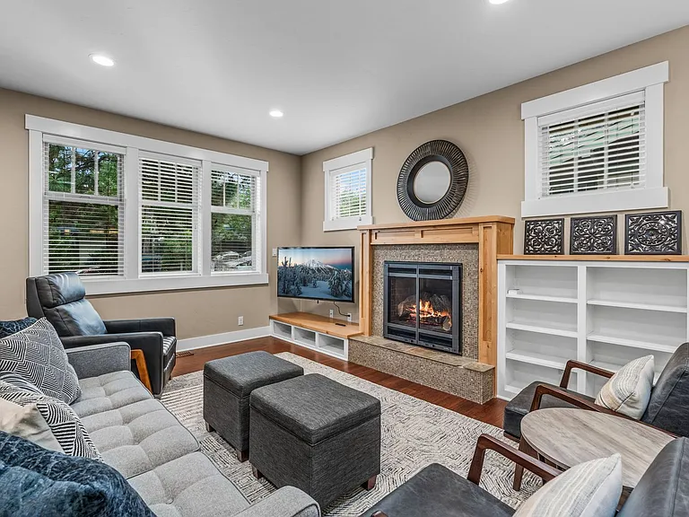 2333 NW Lolo Dr — Photo 2